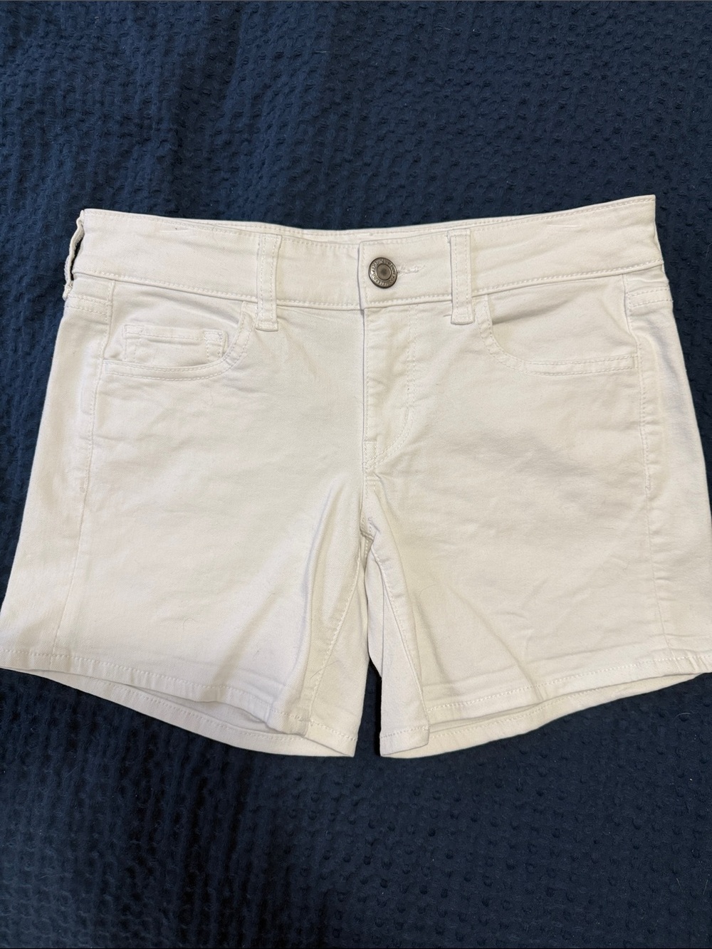 American Eagle Midi Stretch Chino Shorts Size 4 White Denim 28 in Waist Womens